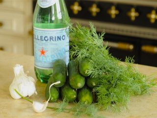 Recipe for lightly salted cucumbers with mineral water