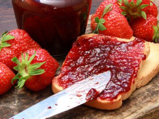 Jem strawberi dengan gelatin