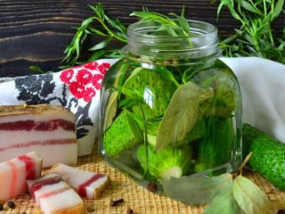 Recipe for lightly salted crispy cucumbers