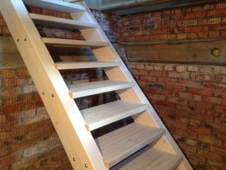 Cómo hacer una escalera al sótano con tus propias manos.