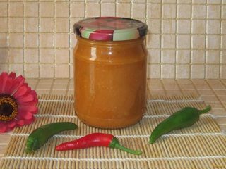 Caviar de calabacín picante para el invierno.