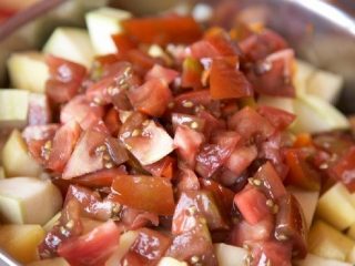 Recipe for squash caviar with tomatoes