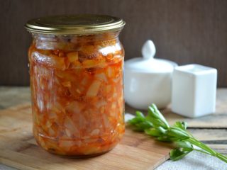 Zucchini caviar with bell pepper