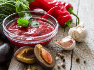 Slivková omáčka Tkemali: recept na zimu
