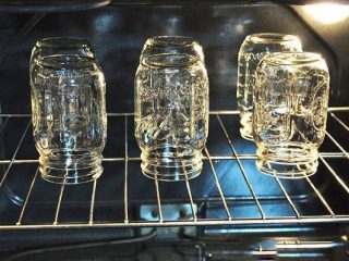 Sterilization of jars in an electric oven: temperature, mode