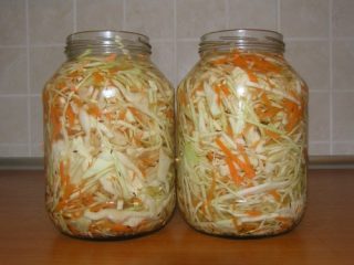 Receta para encurtir repollo en un frasco para el invierno.