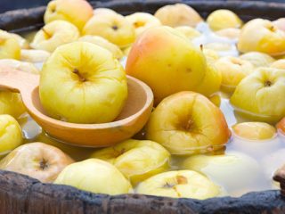 How to prepare soaked apples at home