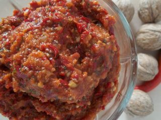 Adjika picante sin ajo