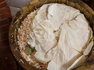 Cum să sărați varza într-un butoi pentru iarnă