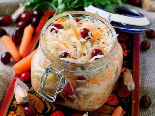 Cabbage marinated with cranberries for the winter