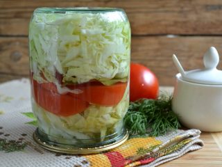 Cómo encurtir repollo bajo tapas de hierro.