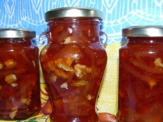 Dulceata de gutui cu nuci si lamaie