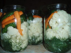 Recept na nakladaný karfiol s mrkvou