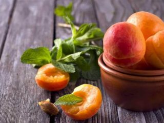 The benefits of apricots for the human body: men, women, pregnant women