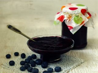 مربى التوت لفصل الشتاء