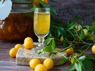 Licor y tintura de ciruela cereza: 6 recetas