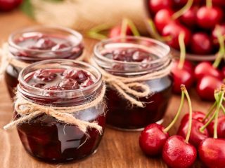 مربى الكرز مع وبدون بذور