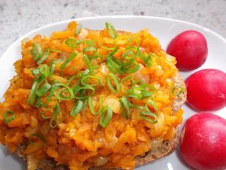 Caviar from carrots and onions for the winter