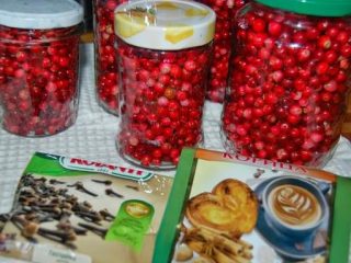 Lingonberries in their own juice