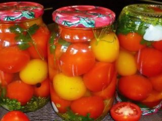 Tomatoes for the winter in hot brine