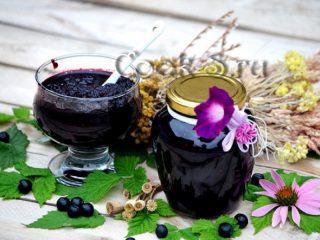 مربى Chokeberry لفصل الشتاء