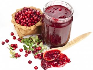 مربى Lingonberry لفصل الشتاء: 28 وصفات بسيطة