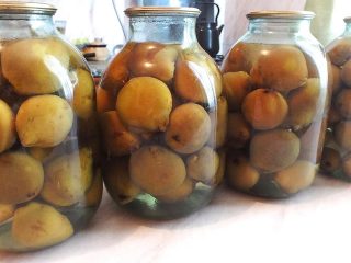 Soaked pears for the winter: recipes