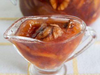 مربى الخوخ مع المكسرات: 7 وصفات