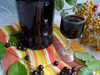 صبغة طائر الكرز بالكحول