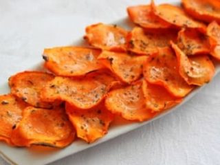رقائق اليقطين في الفرن، في المجفف، في الميكروويف
