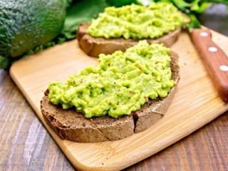 Paté de aguacate: recetas con ajo, huevo, atún