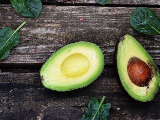 Sâmbure de avocado: comestibilă sau nu, se poate folosi?