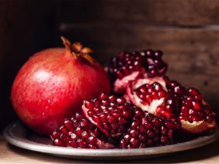 When does a pomegranate ripen and why doesn’t it bear fruit?