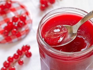 جيلي الكشمش الأحمر لمدة 5 دقائق