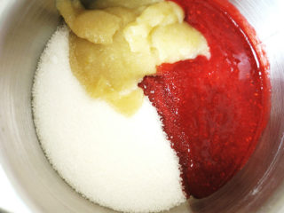 Rode bessenjam met banaan