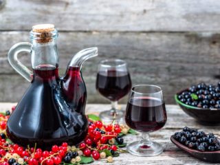 Alkohol, mesačný svit a vodka s ríbezľami doma: recepty