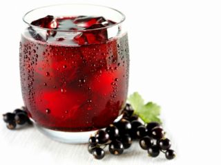Blackcurrant juice: recipes for the winter