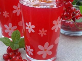 Recipes for white and red currant juice for the winter