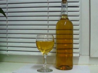 Vino de grosella blanca: recetas paso a paso.