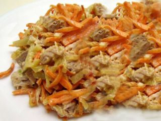 Ryzhiki na may manok: sa kulay-gatas, cream, kaserol
