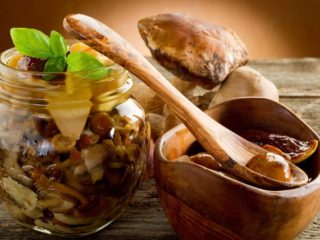 Marinating butter for the winter: recipes without sterilization