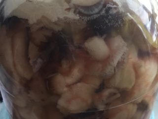 Honey mushrooms are covered with a white coating: what does it mean, is it possible to eat?