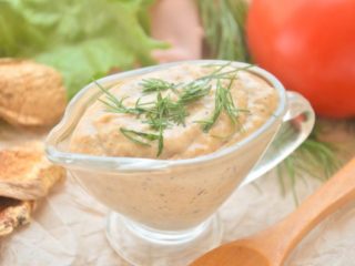 Porcini mushroom sauce: for meat, pasta, recipes with photos