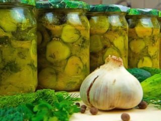 Vyprážané uhorky: recepty na zimu s cibuľou a cesnakom