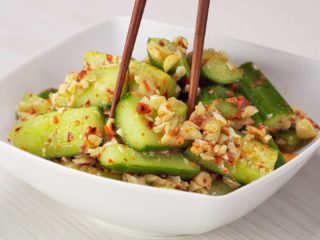 Broken cucumbers: recipes for Chinese salads