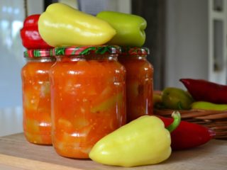 Paprika Kuban na zimu s petržlenovou vňaťou: jednoduché recepty na prípravu, šaláty a občerstvenie
