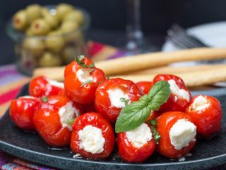 Papriky plnené syrom na zimu: feta, syr, v oleji