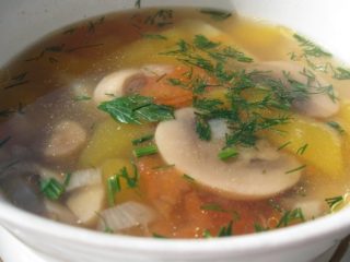Sopa con champiñones y patatas: deliciosas recetas de champiñones frescos, congelados y enlatados