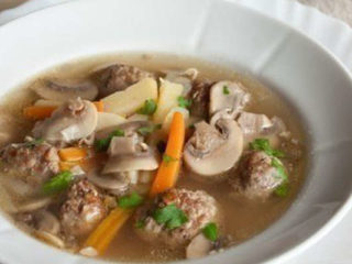 Sopa de pollo con champiñones (champiñones): deliciosas recetas de champiñones frescos, congelados y enlatados