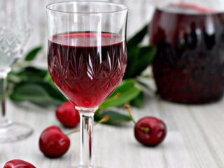 Vodka de cereza con hueso: cómo preparar tintura de cereza en casa